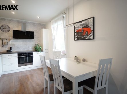 Pronájem bytu, 3+kk, 64 m²