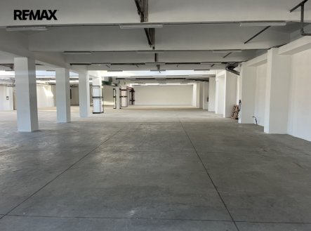 Pronájem skladu, 1 494 m²