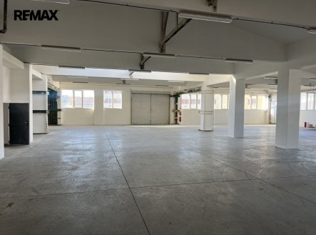 Pronájem skladu, 1 494 m²