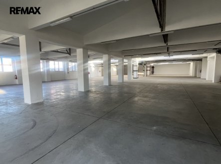Pronájem skladu, 1 494 m²