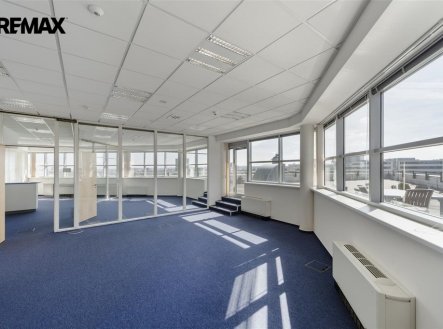 Pronájem kanceláře, 250 m²