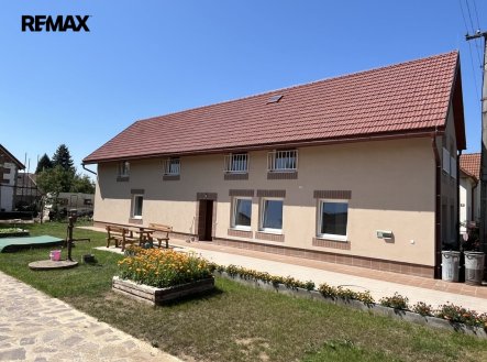 Pohled na RD | Prodej - dům/vila, 235 m²