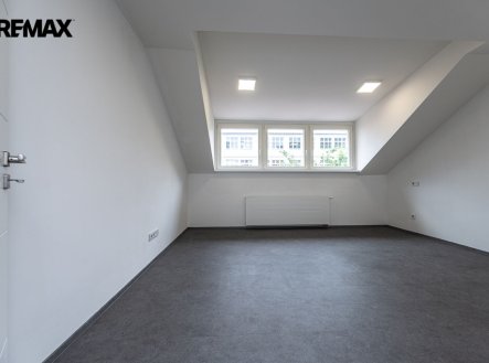 Pronájem bytu, 2+kk, 75 m²