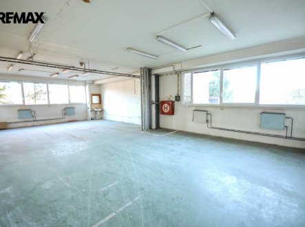 Pronájem skladu, 343 m²