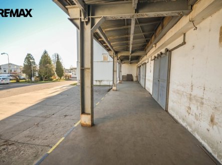 Pronájem skladu, 343 m²