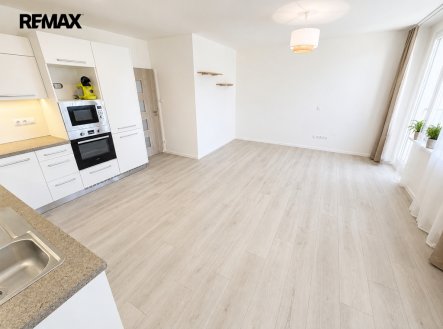 Pronájem bytu, 3+kk, 75 m²