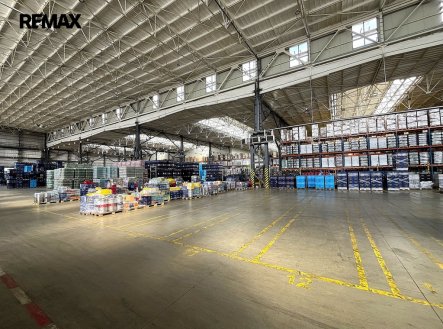 Pronájem skladu, 10 500 m²