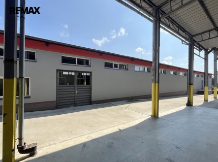 Pronájem skladu, 753 m²