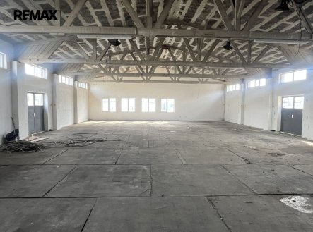 Pronájem skladu, 753 m²