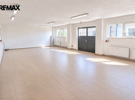 Pronájem skladu, 196 m²