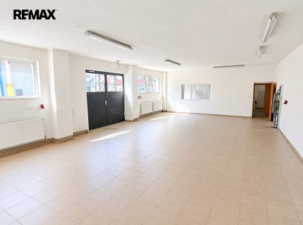 Pronájem skladu, 196 m²