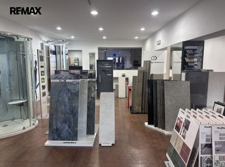 Pronájem obchodní prostory, 407 m²
