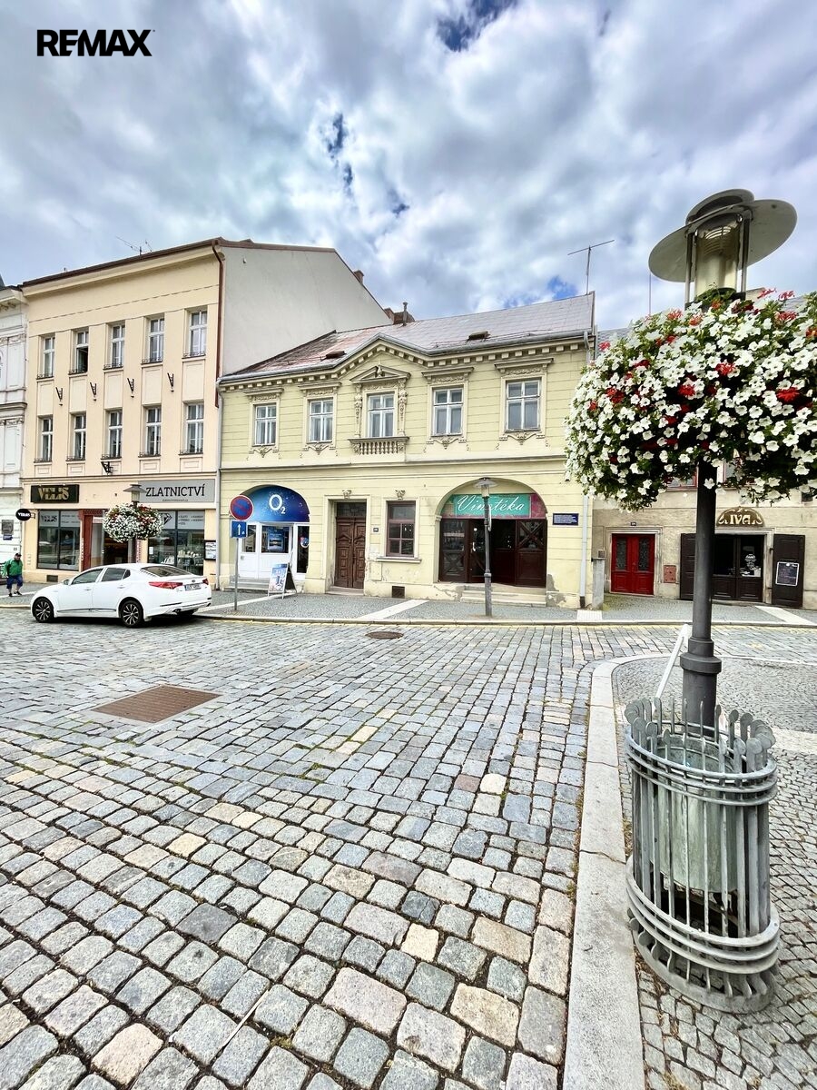 pohled na prodejnu z náměstí