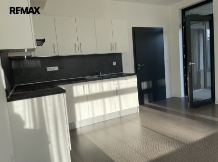 Pronájem bytu, 2+kk, 1 648 m²