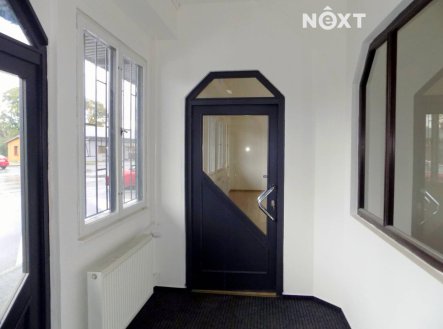 Pronájem komerčního objektu, obchodní centrum, 80 m²