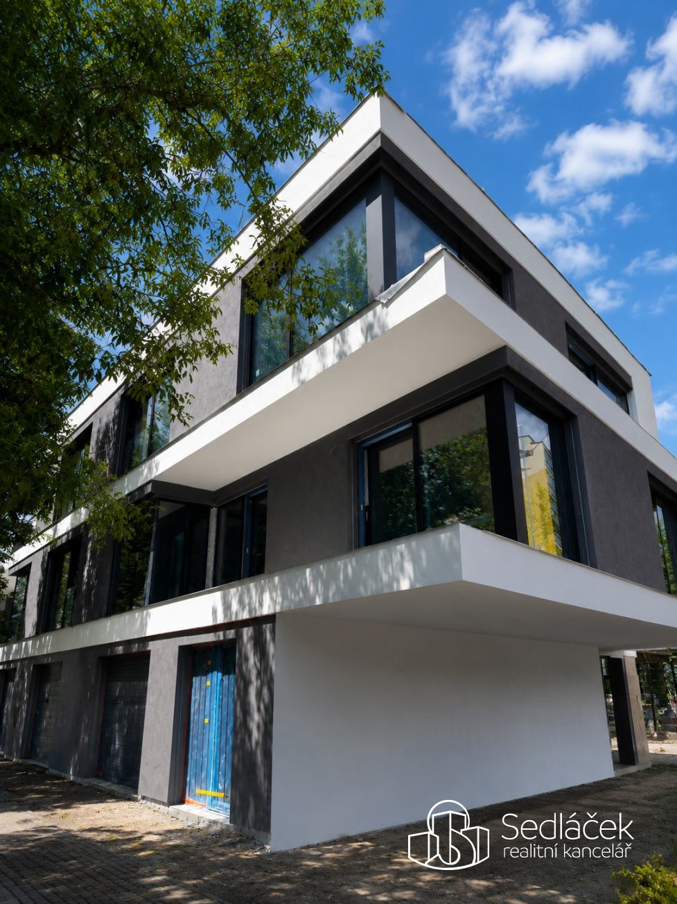 Prodej bytu 2+kk s balkonem – Rezidence Cikorka, Praha – Modřany