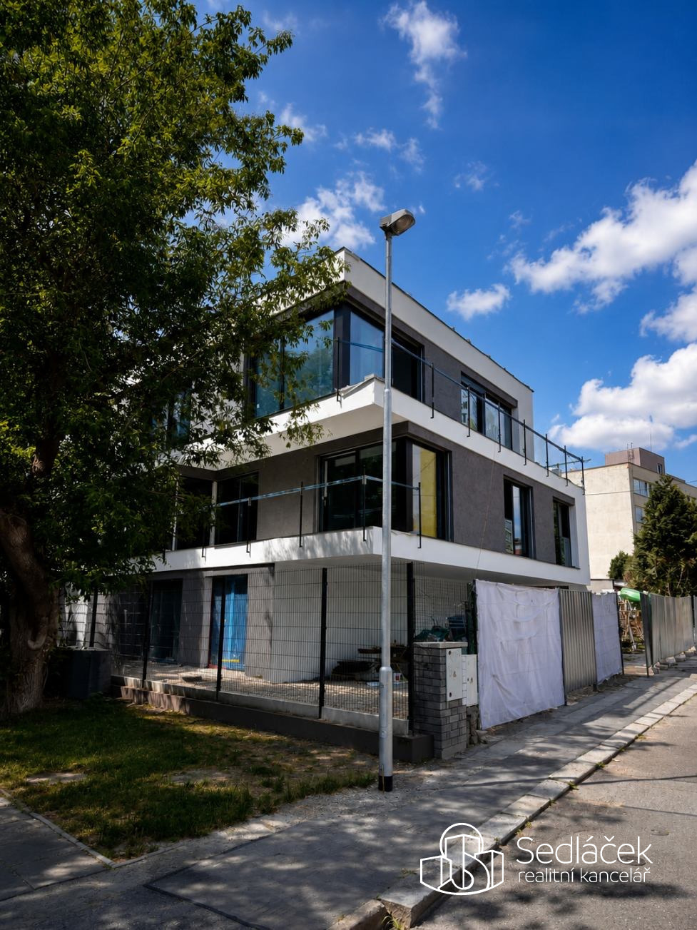 Prodej bytu 2+kk s lodžií – Rezidence Cikorka, Praha – Modřany