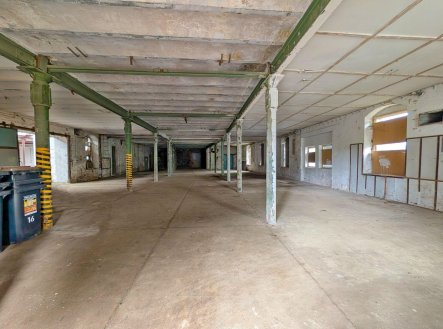 Pronájem skladu, 1 333 m²