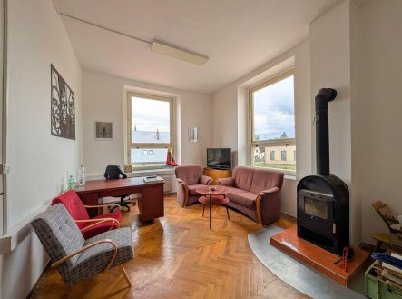 Pronájem - skladovací prostor, 211 m²