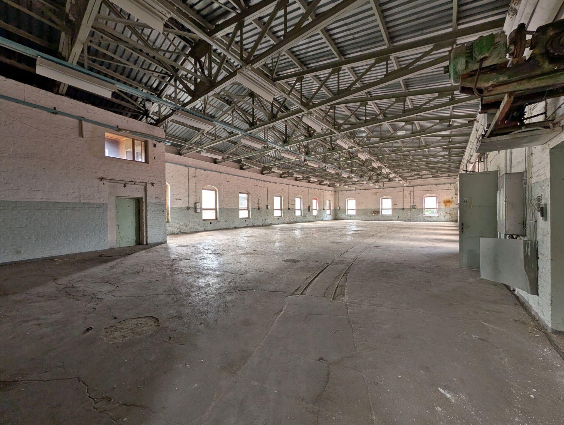 Skladovací prostory (ozn. 2A) o ploše 770 m2 pro nenáročné levné skladování