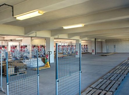 Pronájem skladu, 3 270 m²
