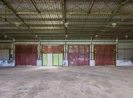 Pronájem skladu, 305 m²
