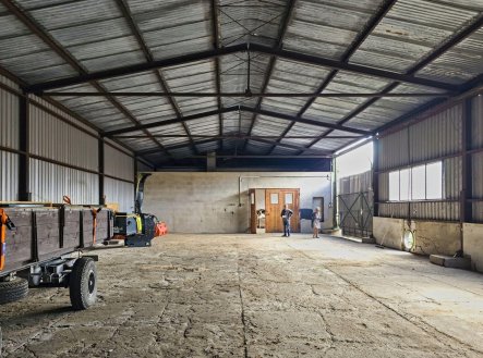 Pronájem skladu, 635 m²