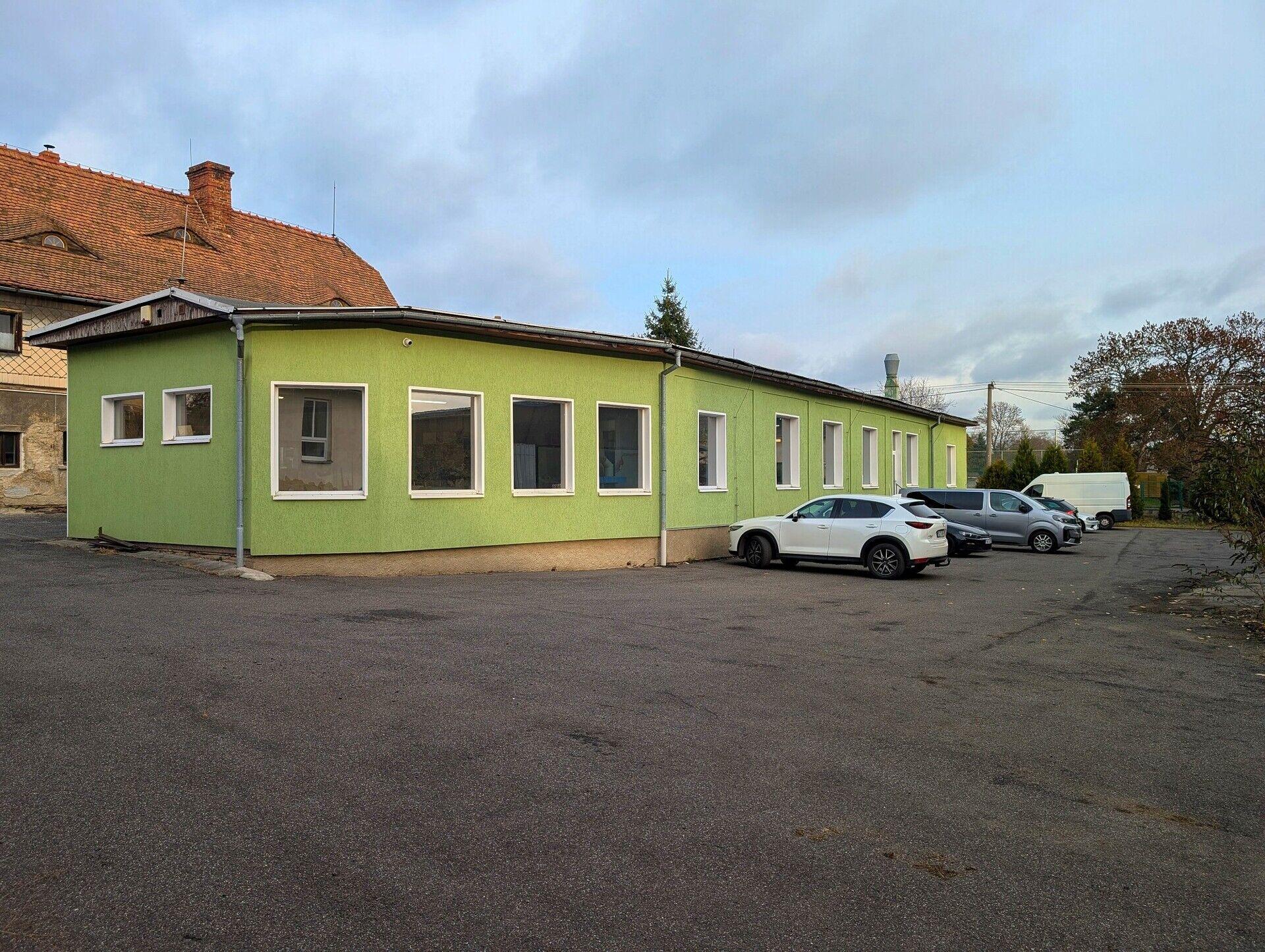 Velmi pěkný výrobní areál se 3 halami a zpevněným areálovým dvorem