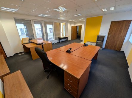 Pronájem kanceláře, 68 m²