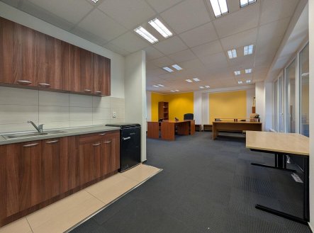 Pronájem kanceláře, 68 m²