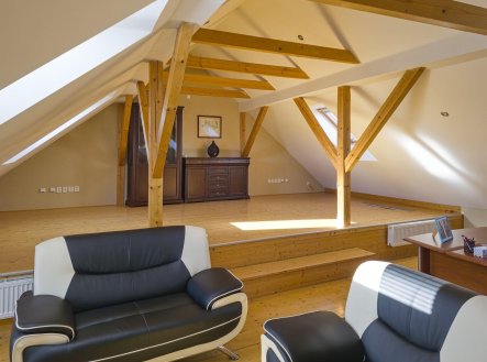Pronájem skladu, 1 100 m²