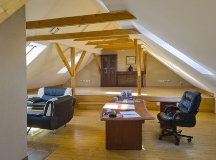 Pronájem skladu, 1 100 m²