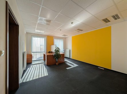 Pronájem kanceláře, 68 m²