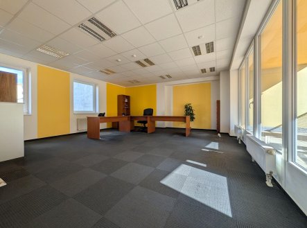 Pronájem kanceláře, 68 m²