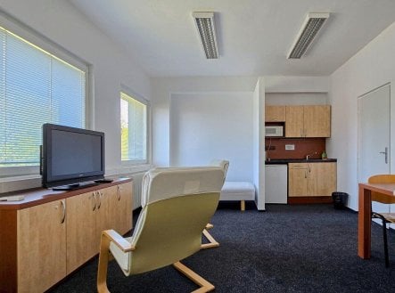 Pronájem kanceláře, 71 m²