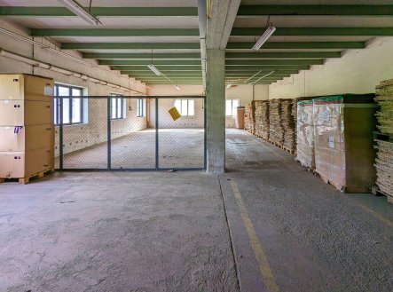 Pronájem skladu, 490 m²