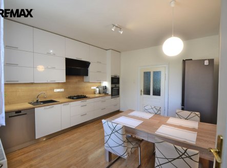 Prodej nájemního domu, 307 m²