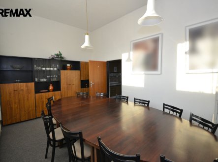 Pronájem kanceláře, 57 m²