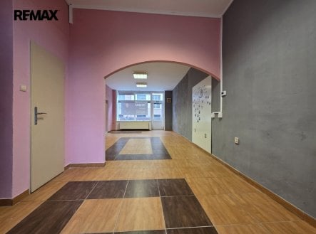 Pronájem obchodní prostory, 51 m²