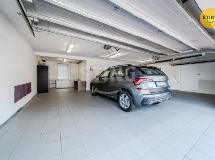 Pronájem komerčního objektu, administrativní budova, 250 m²