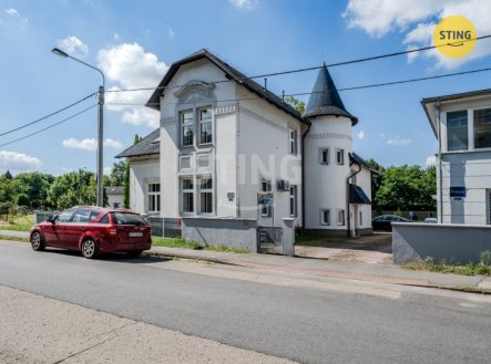Pronájem komerčního objektu, administrativní budova, 250 m²
