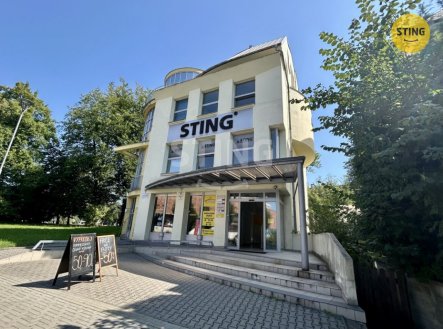Pronájem kanceláře, 830 m²