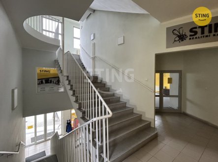 Pronájem kanceláře, 830 m²