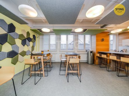Pronájem kanceláře, 1 152 m²