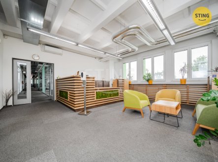 Pronájem kanceláře, 1 152 m²