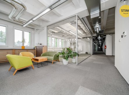 Pronájem kanceláře, 1 152 m²