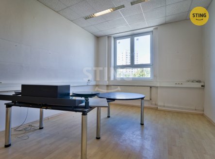 Pronájem kanceláře, 150 m²