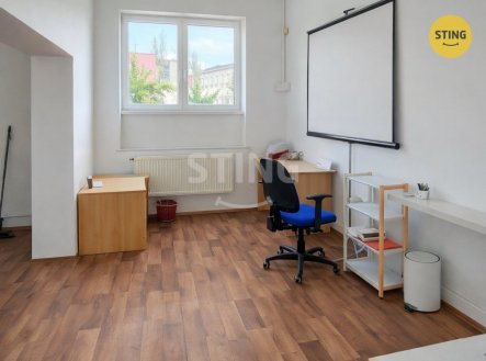 Pronájem kanceláře, 150 m²