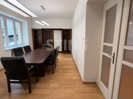 Pronájem kanceláře, 209 m²