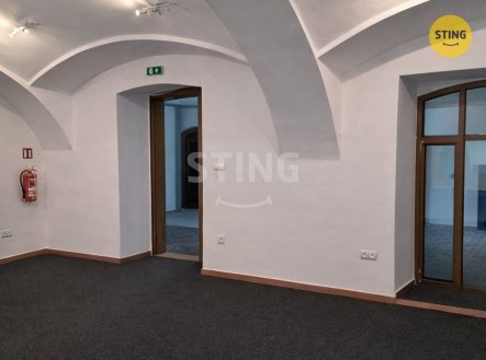 AI výstup - vyklizeni.jpg | Pronájem - obchodní prostor, 58 m²